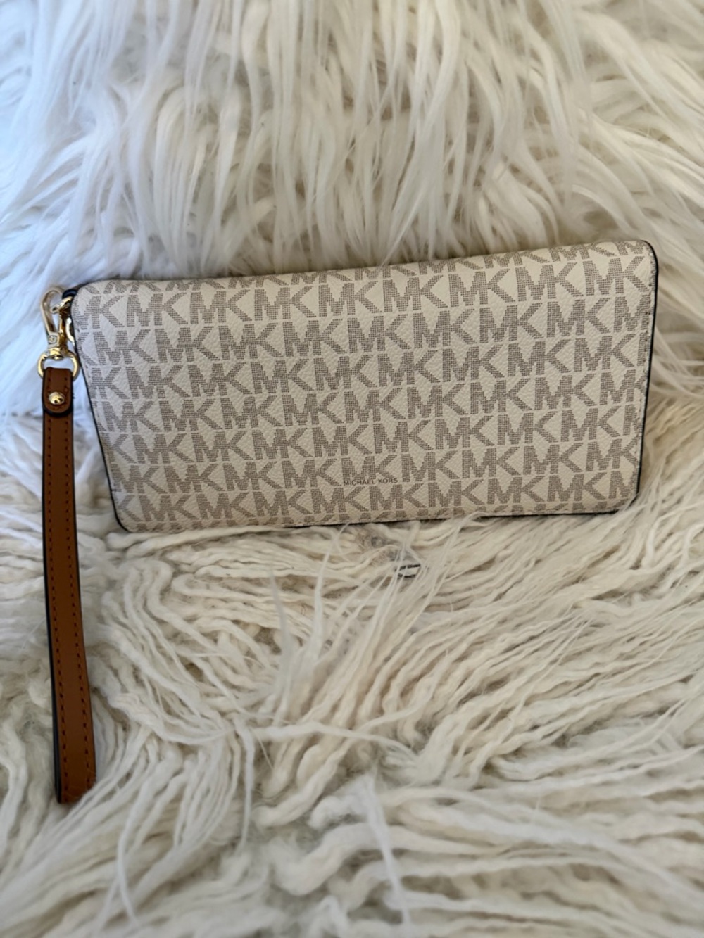 Michael Kors Signature Wristlet Wallet in Vanilla/Tan - Picture 2 of 16